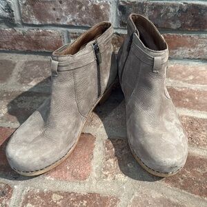 Dansko Women's Maria Casual Boot Clog Taupe Milled Nubuck EU 39/US 8.5-9